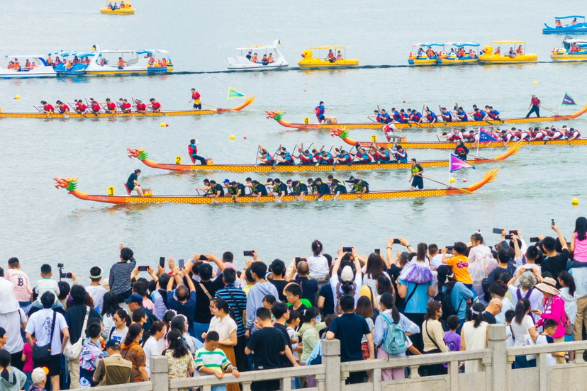 开云体育入口-龙舟赛上场激烈角逐,团队合作出彩的简单介绍