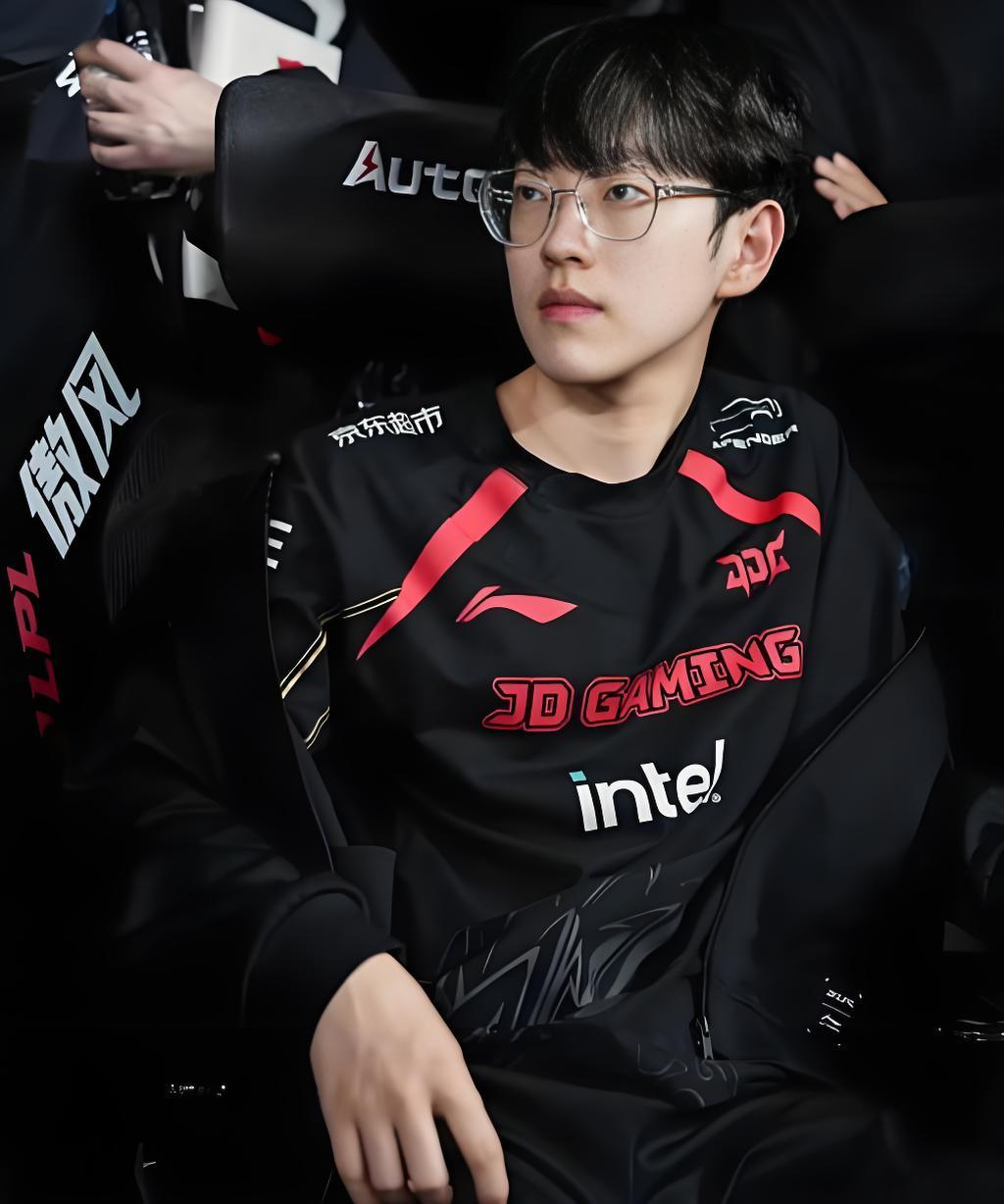 JDG碾压BRO,BDD完成史诗逆转宿敌对决2025世界赛,锁定晋级资格的简单介绍 JDG碾压BRO,BDD完成史诗逆转宿敌对决2025世界赛,锁定晋级资格的简单介绍