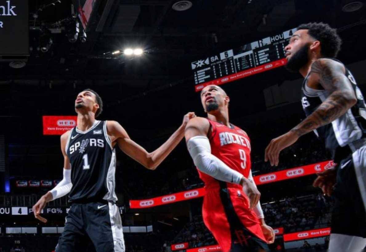 开云平台-替补球员挥手示意,上场后立即改变比赛态势的简单介绍