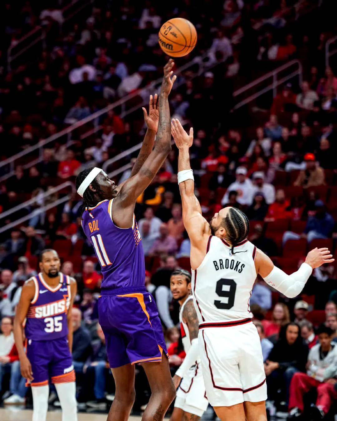 篮网击败马刺,取得九连胜 篮网击败马刺,取得九连胜