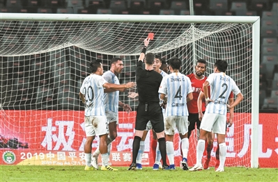 深圳佳兆业客场战平广州富力,各取一分 深圳佳兆业客场战平广州富力,各取一分