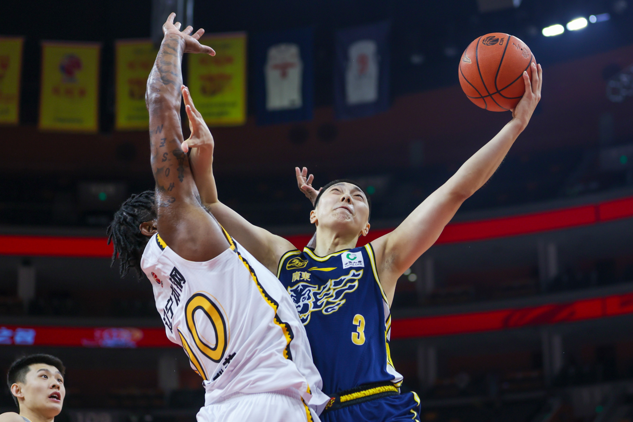 辽宁队在比赛中击败对手，取得胜利