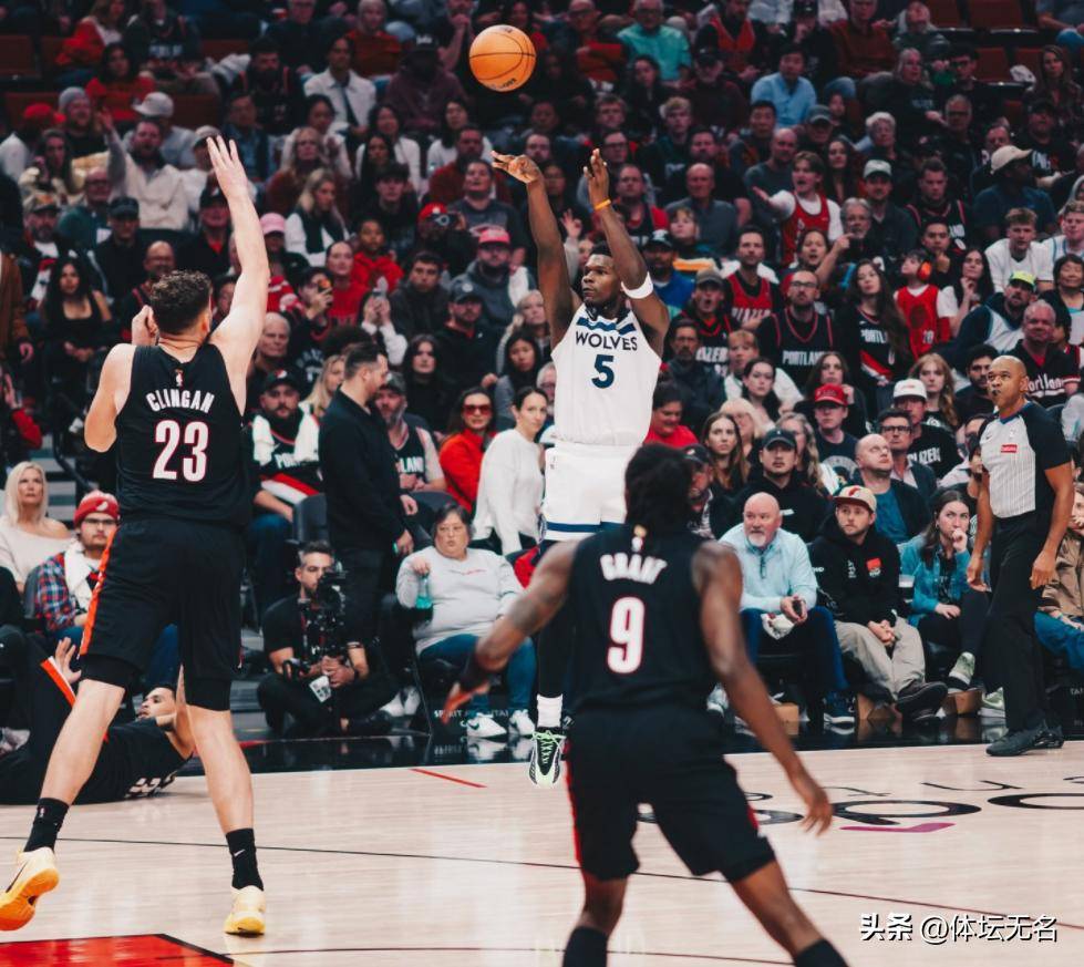 开云体育平台APP-快船客场逆转开拓者，延续胜利势头