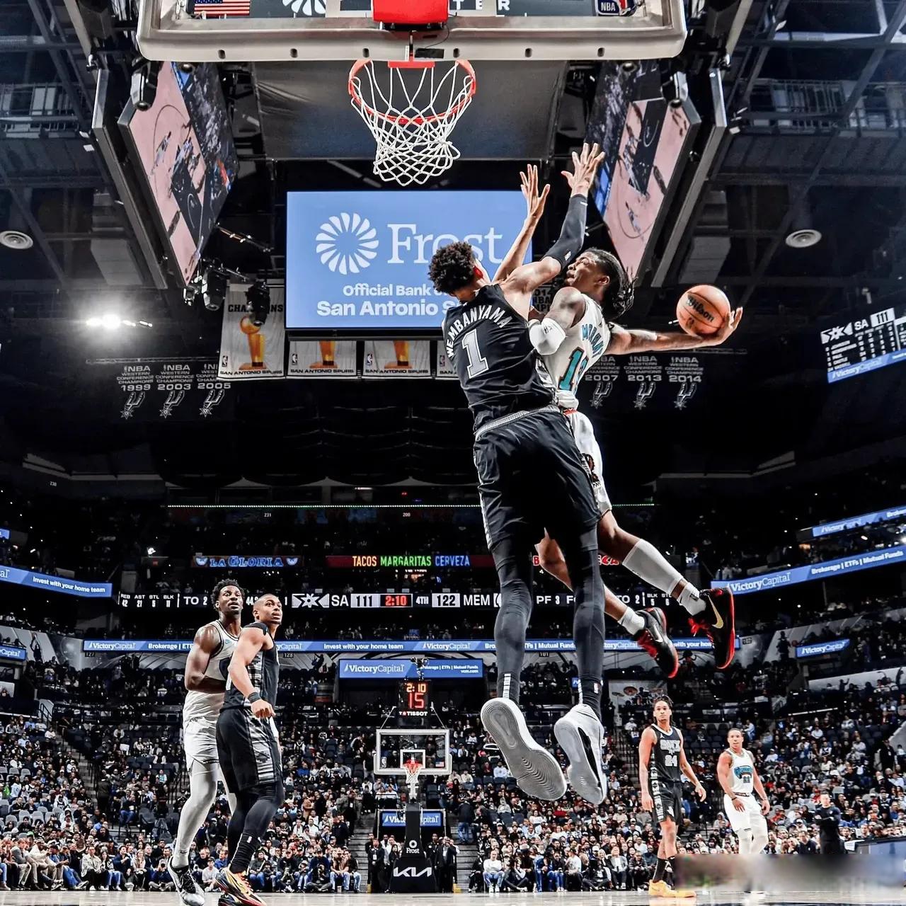 掘金绝杀福建队，詹姆斯状态火热