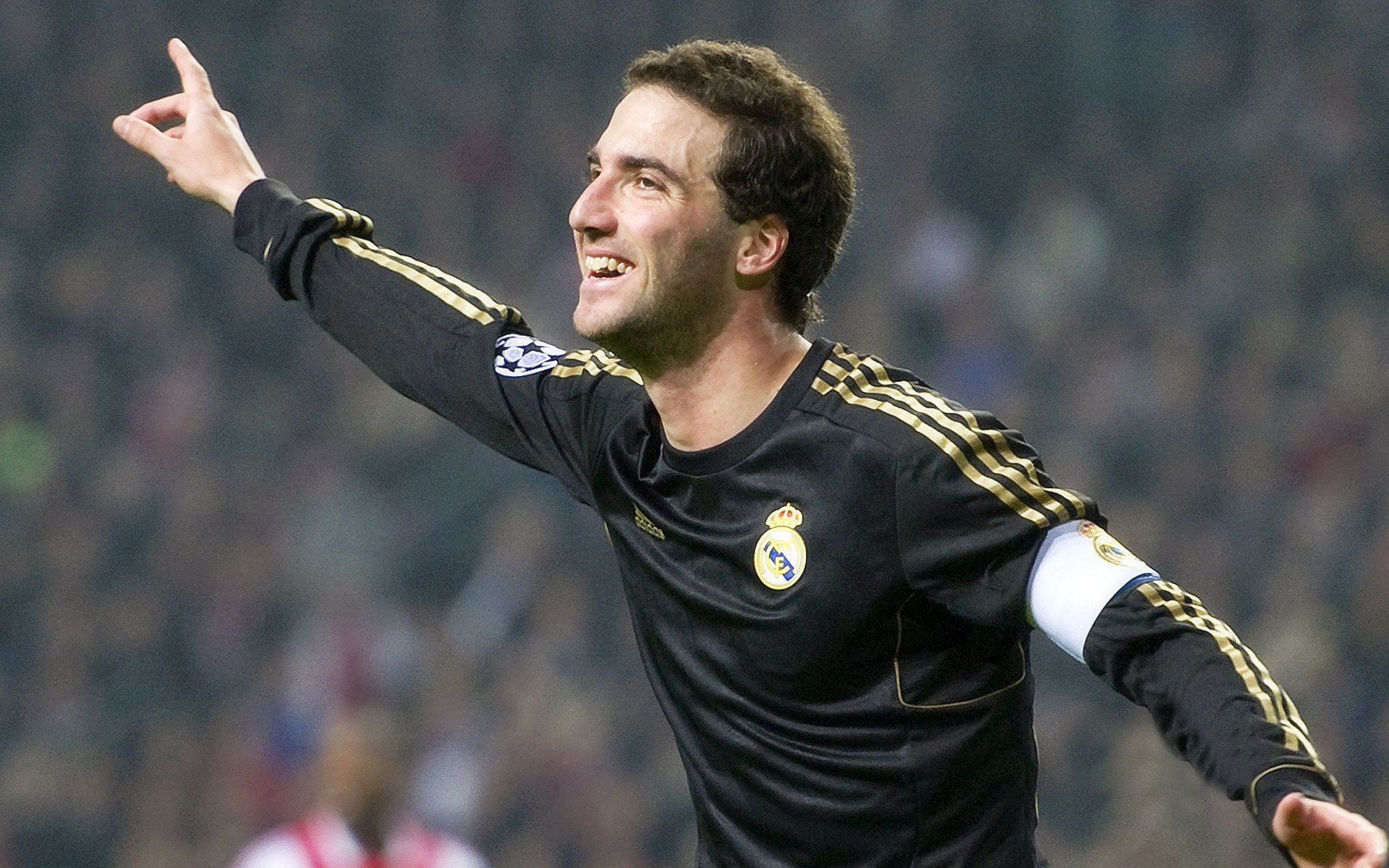 终极跨界，王者降临—詹姆斯一锤定音，尼克斯锁死广东的世纪之战