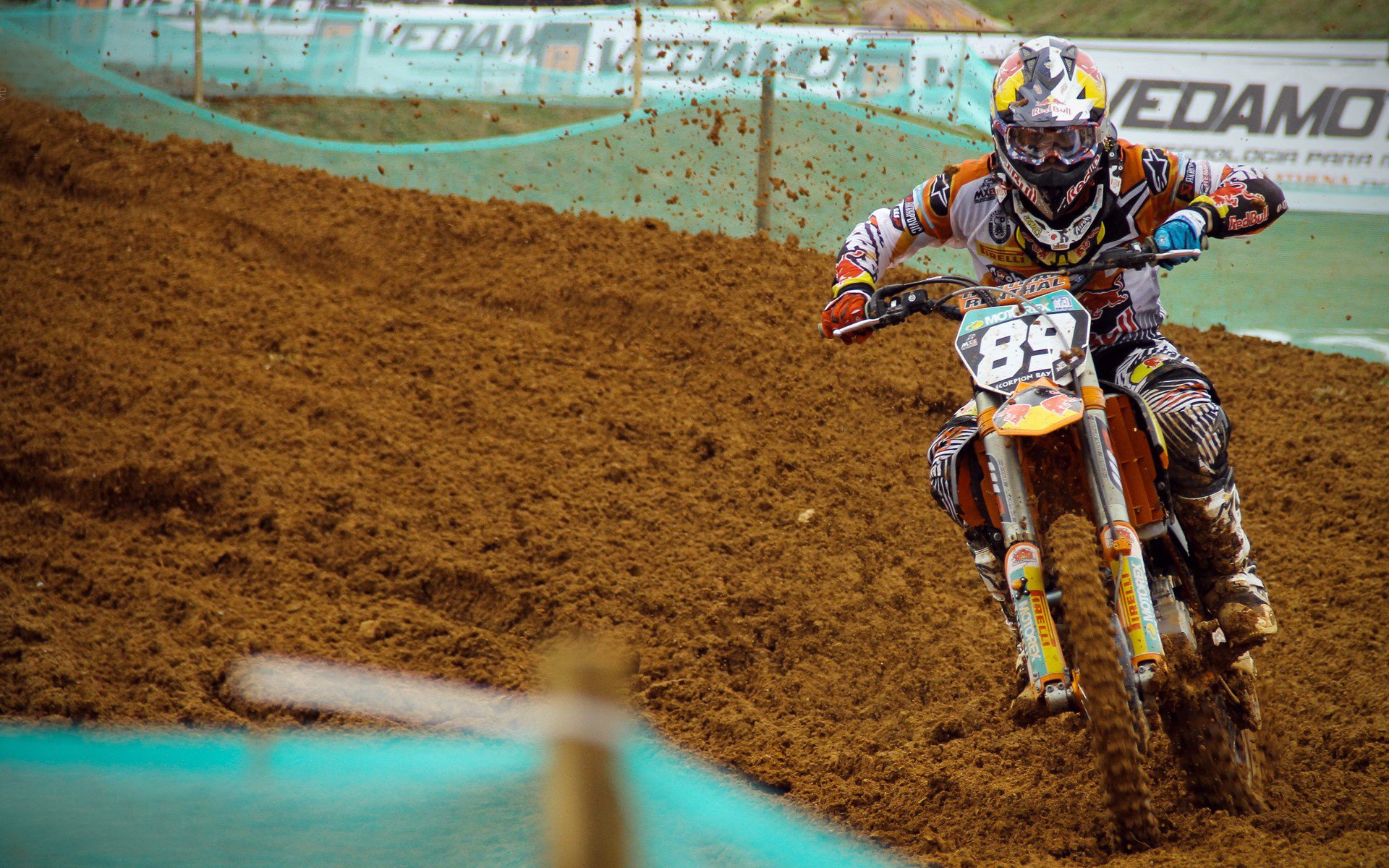 战鼓与圆舞曲,当喀麦隆的雄狮在圣西罗非典型高歌—卢卡库的90分钟非足球征服