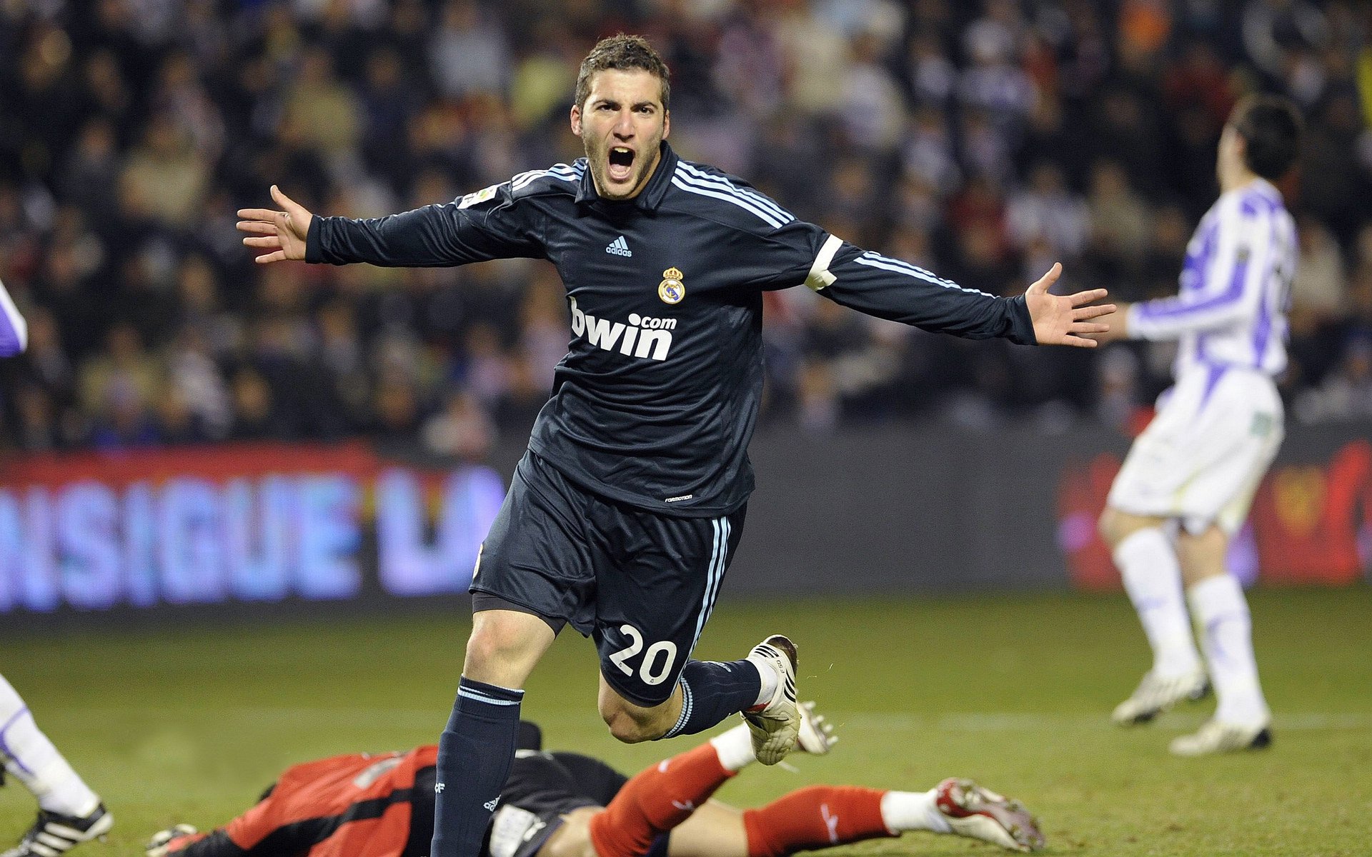 雄鹿翻盘辽宁队，浓眉哥用血性一战为自己正名，不是陪衬，而是绝境反杀的王牌