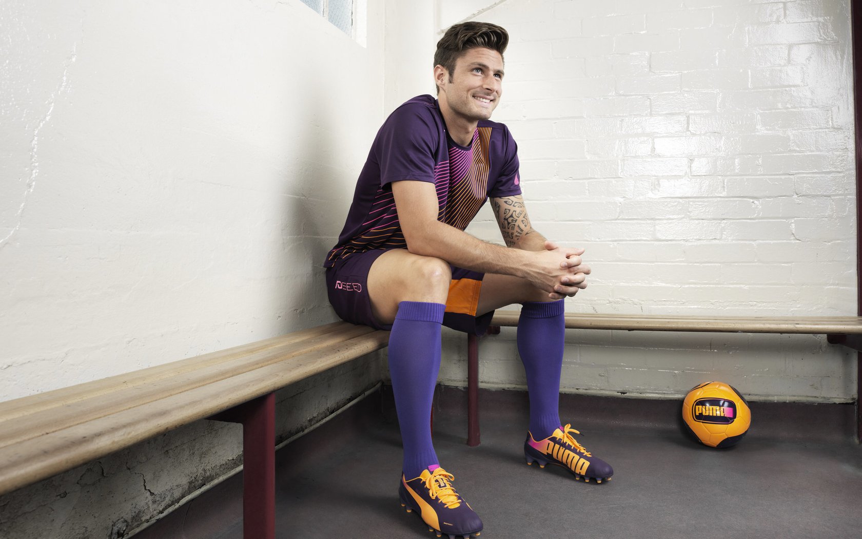 掀翻巨人的雕塑，当哈斯以梅赛德斯的方式，让阿隆索完成致命一击